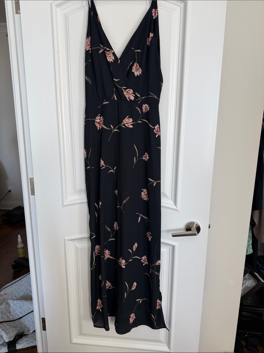 Navy Floral V-Neck Maxi Dress — Sleek Evening Style
